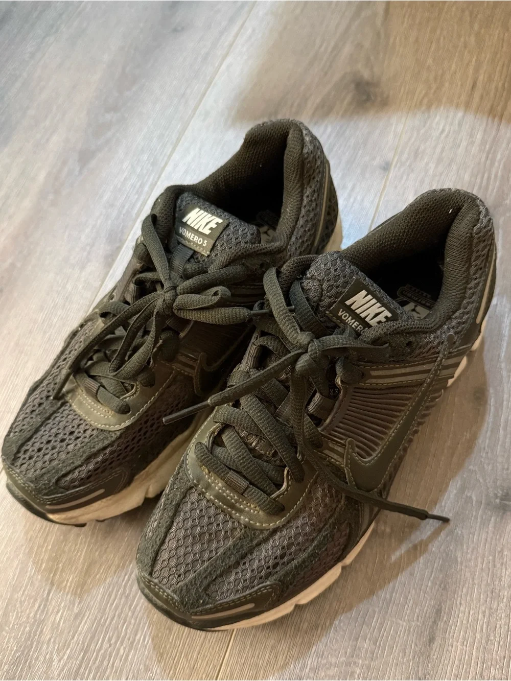 NIKE Vomero 5 (Women’s 7)
